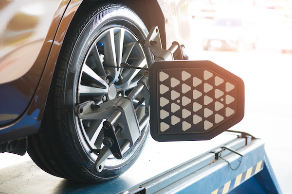 5 Signs That Suggest You Need a Wheel Alignment